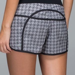Lululemon Tracker Short EUC houndstooth gray black 8